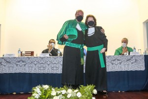 Prof. Dr. Carlos Eduardo Ambrósio e Profa. Dra. Elisabete M. Macedo Viegas